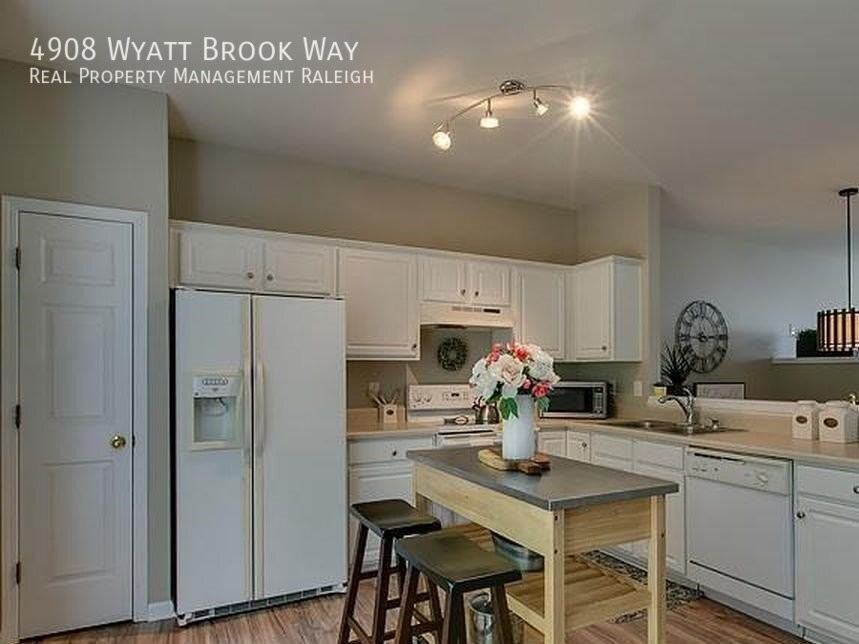 4908 Wyatt Brook Way - Photo 2 of 9