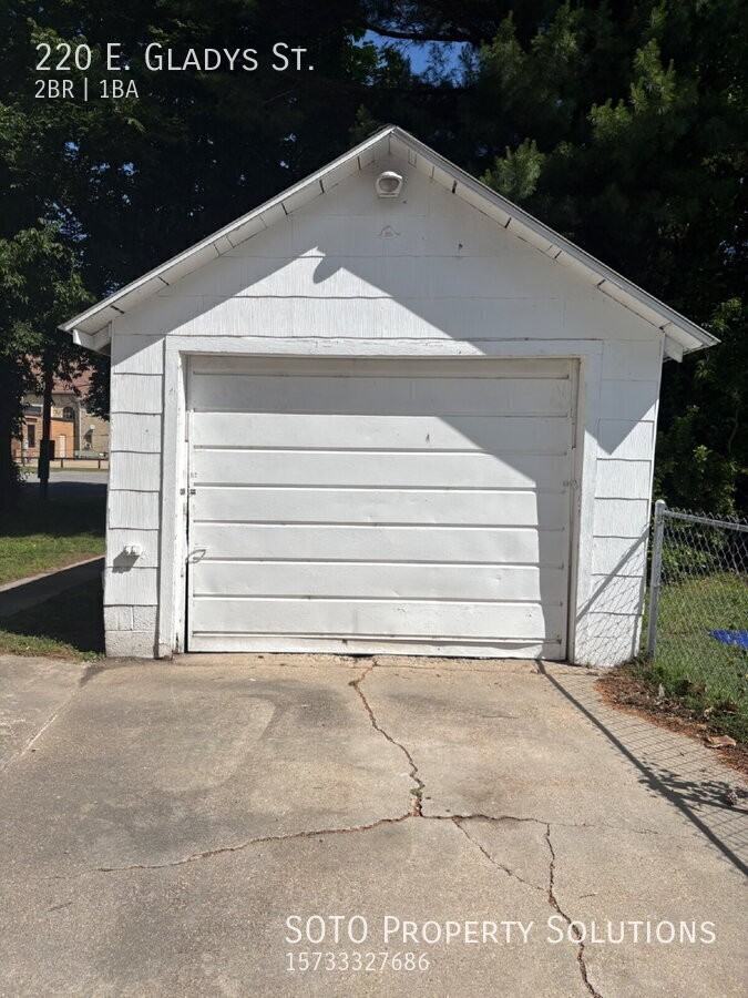 220 E Gladys St - Photo 2 of 13