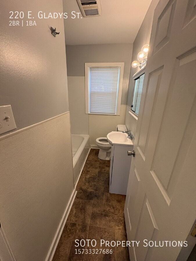 220 E Gladys St - Photo 7 of 13