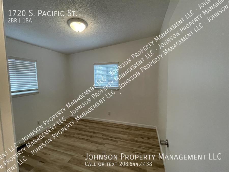 1720 S Pacific St - Photo 7 of 12
