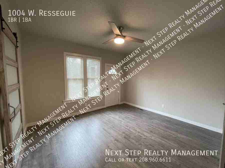 1004 W Resseguie St - Photo 3 of 8