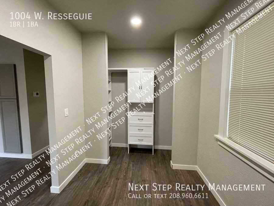 1004 W Resseguie St - Photo 4 of 8