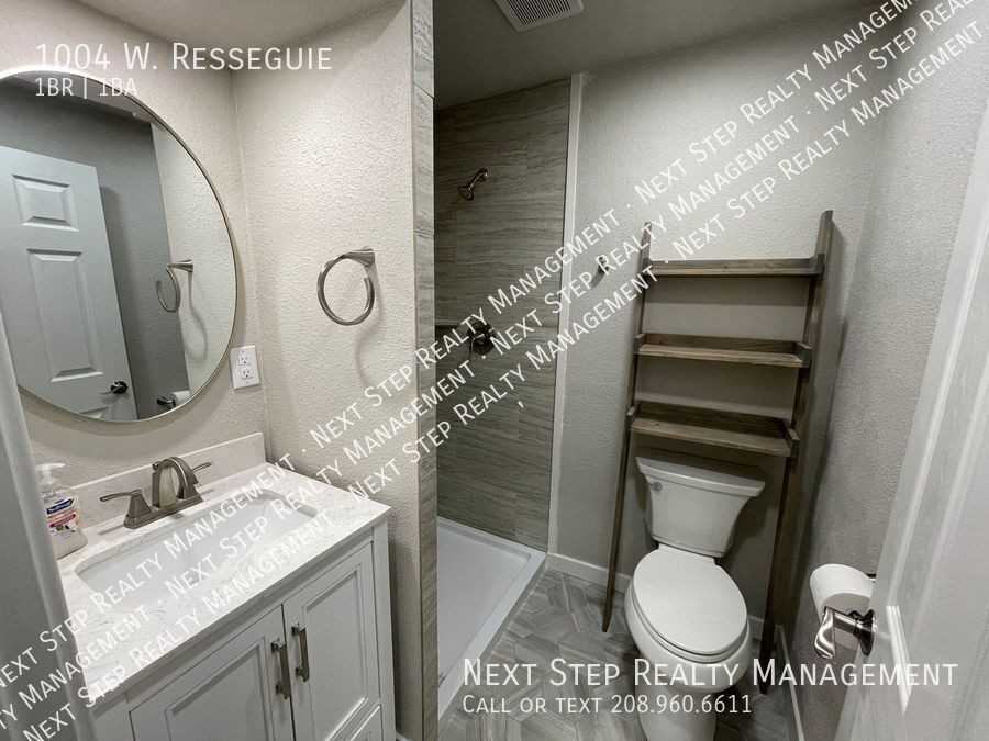 1004 W Resseguie St - Photo 6 of 8