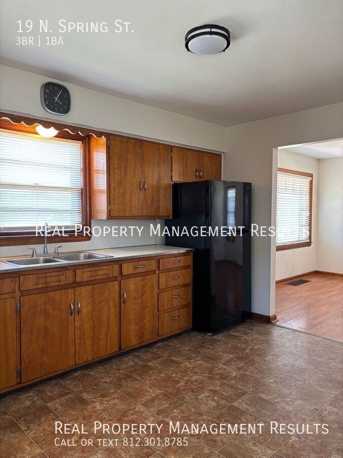 19 N Spring St - Photo 5 of 14