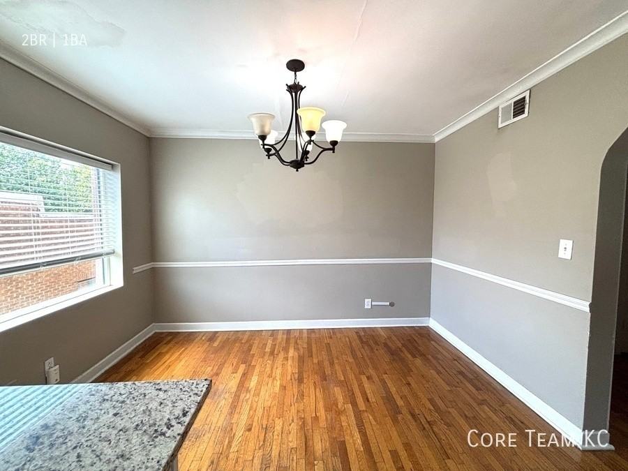 1107 W 45th St #1101-3 - Photo 4 of 9