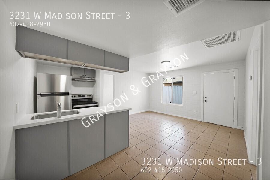 3231 W Madison St #3 - Photo 5 of 24