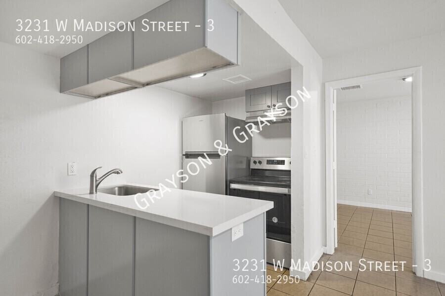 3231 W Madison St #3 - Photo 7 of 24