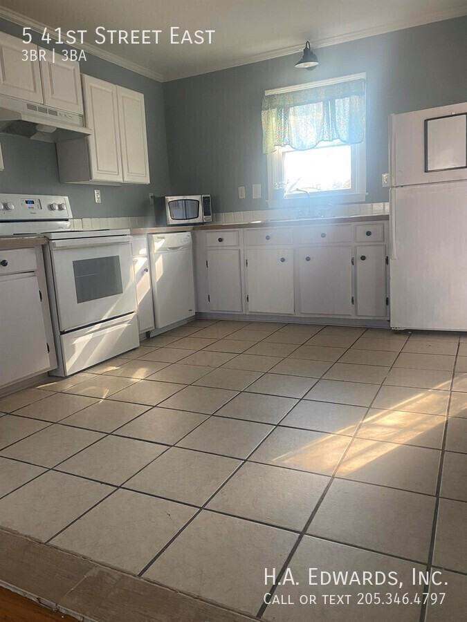 5 41st St E - Photo 5 of 20