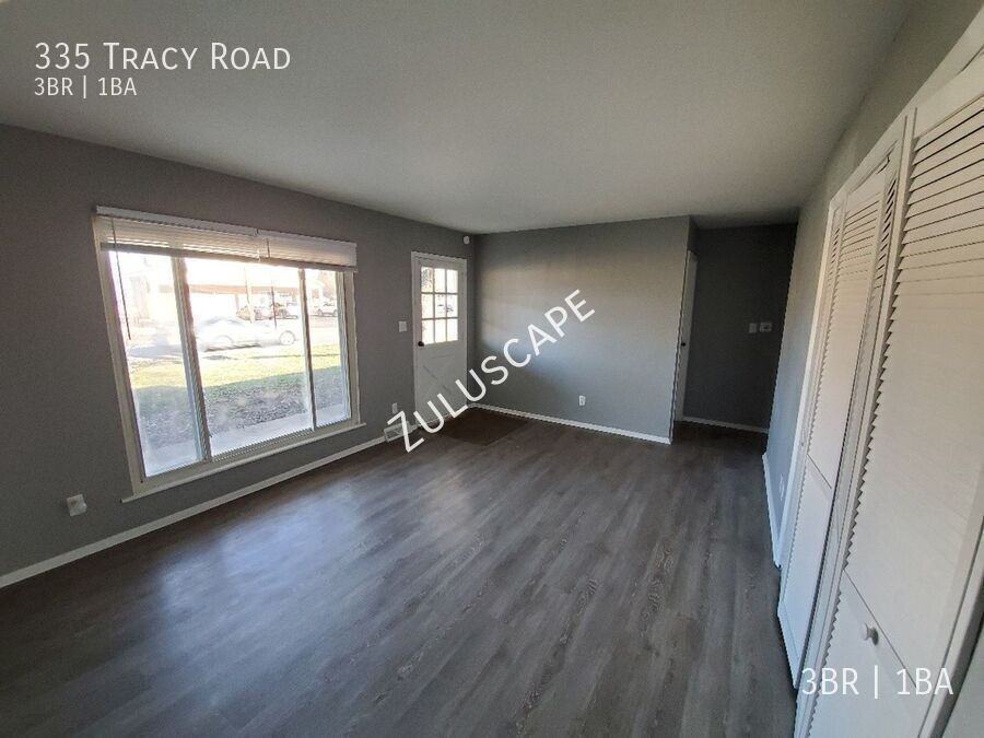 335 Tracy Rd - Photo 7 of 19