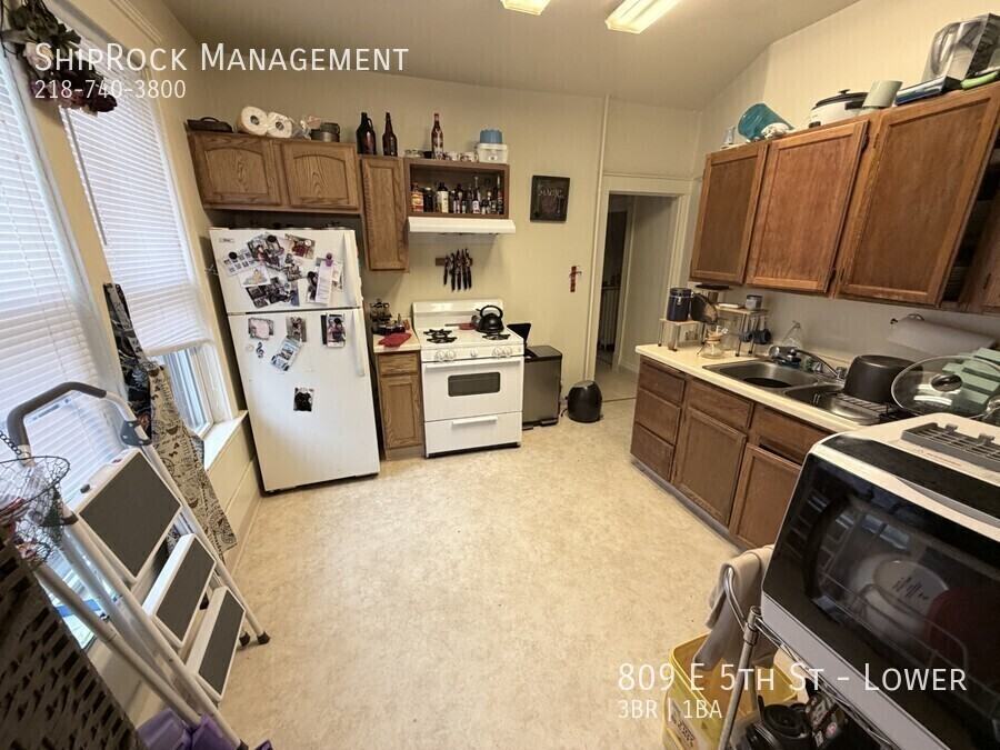 809 E 5th St - Photo 2 of 11