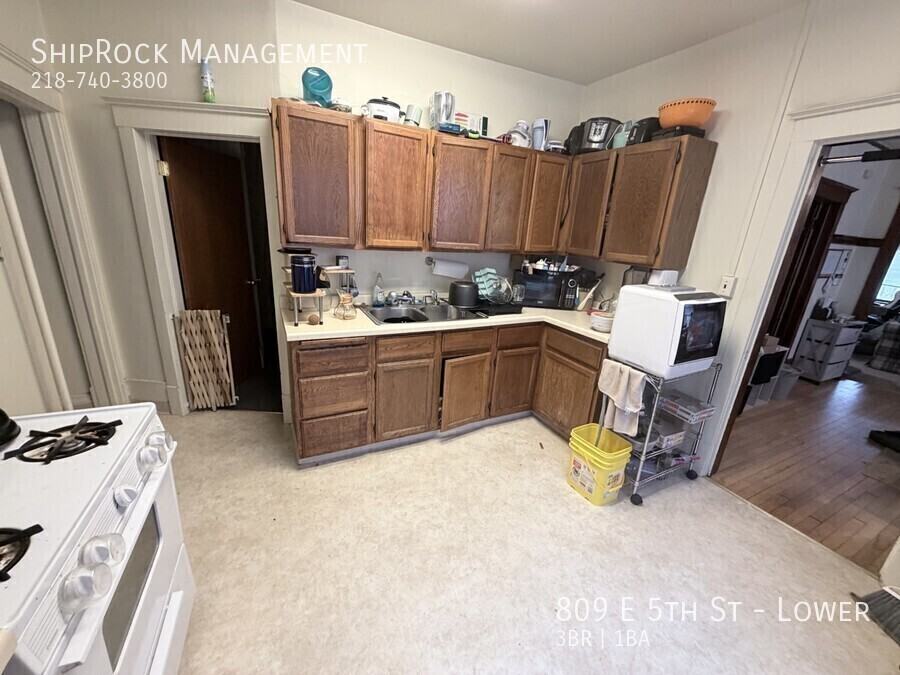 809 E 5th St - Photo 3 of 11