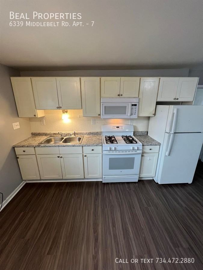 6339 Middlebelt Rd #7 - Photo 4 of 10