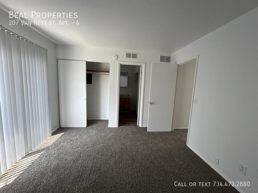 207 Van Nest St #4 - Photo 3 of 6