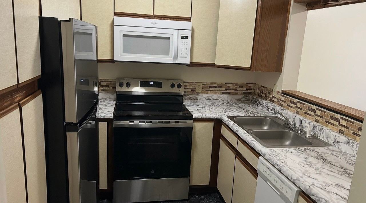 1360 Hunters Rd #L - Photo 5 of 21