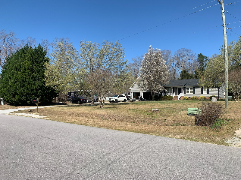 2018 Valley Dr - Photo 2 of 8