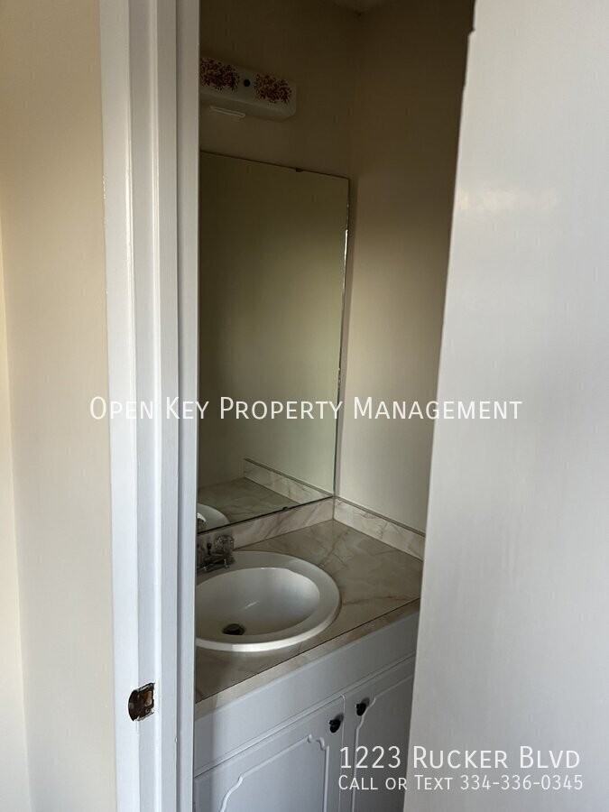 1223 Rucker Blvd - Photo 4 of 6