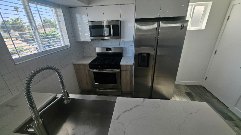 12646 1/2 Oxnard St - Photo 2 of 39
