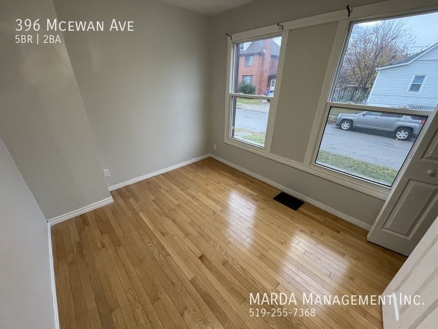 396 Mcewan Ave - Photo 4 of 39
