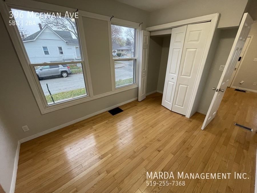 396 Mcewan Ave - Photo 5 of 39