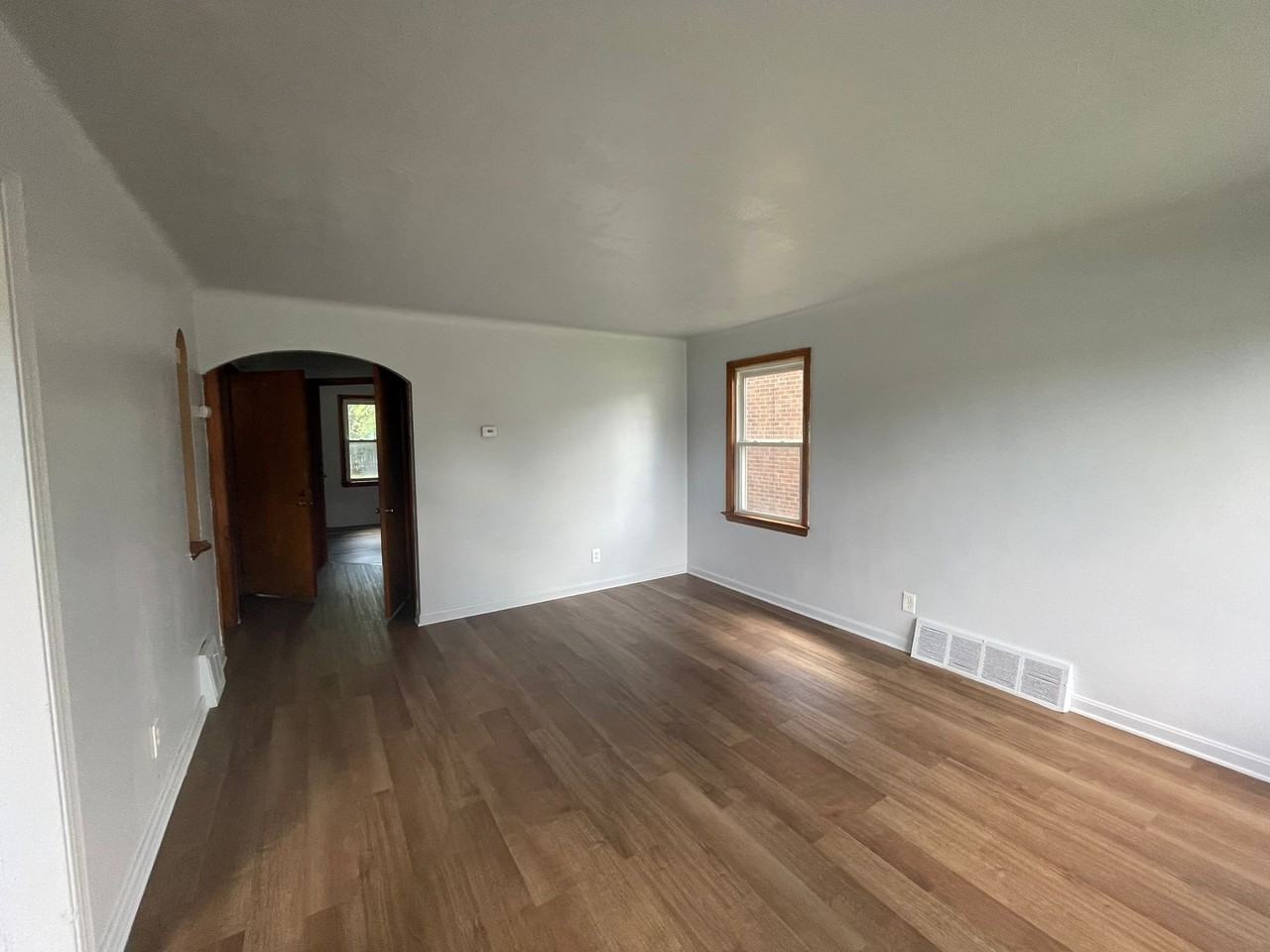 5107 Philip Ave - Photo 3 of 9