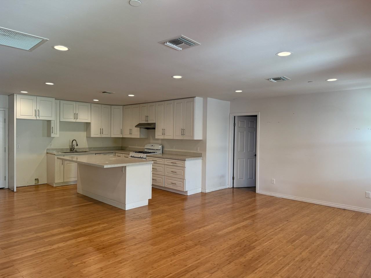 130 N Lincoln Ave #130 - Photo 4 of 39