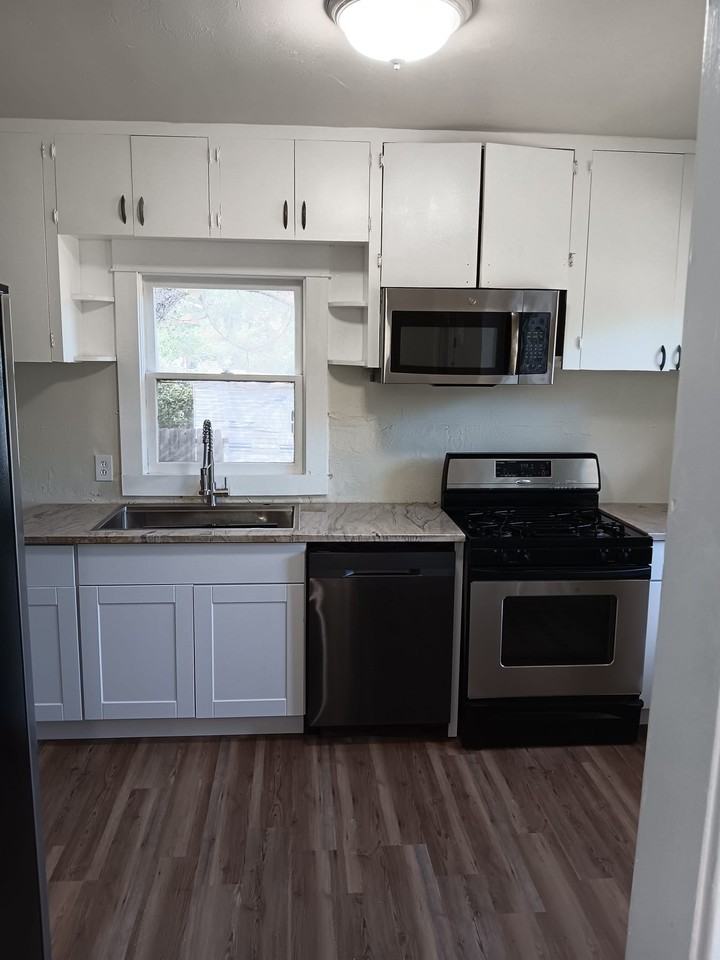 1201 S Shields St - Photo 2 of 44