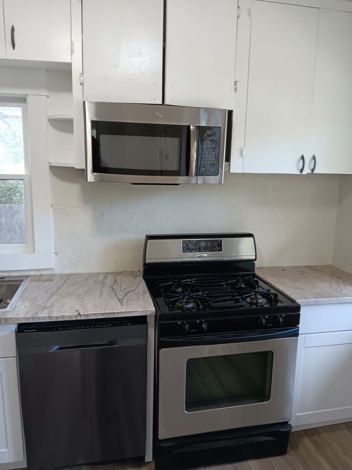1201 S Shields St - Photo 5 of 44