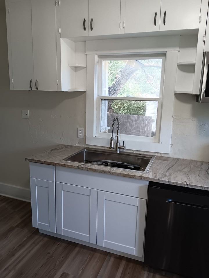 1201 S Shields St - Photo 7 of 44