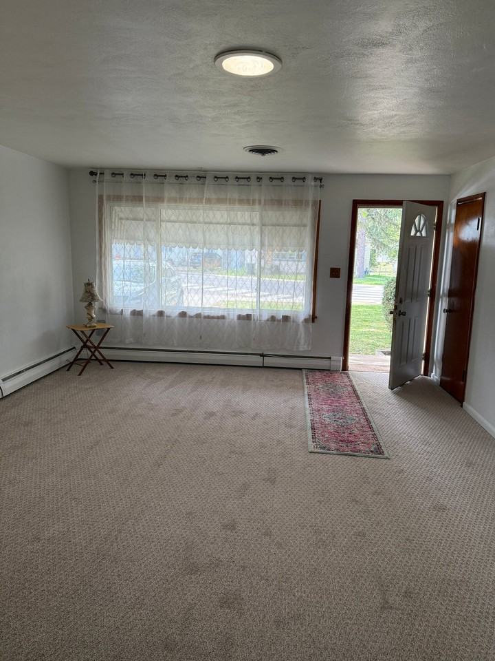 431 N Front St - Photo 2 of 10
