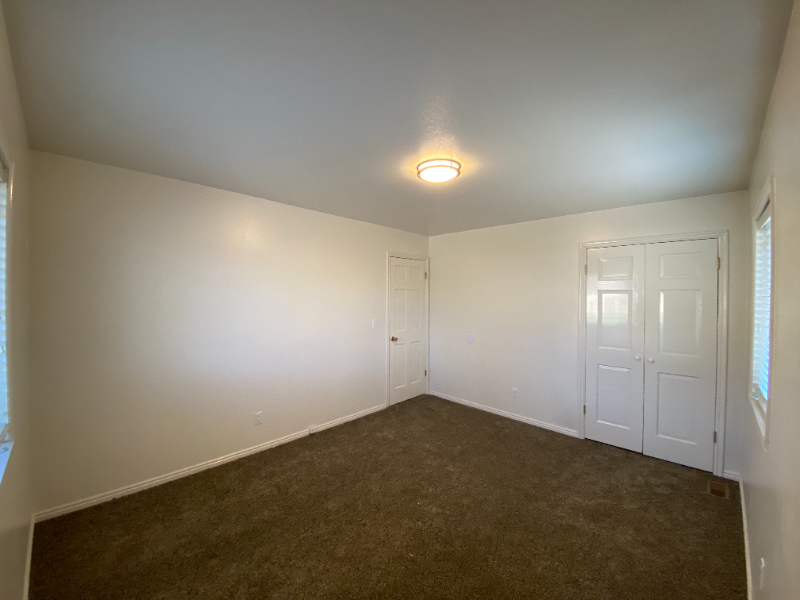 986 Cedar Knls W