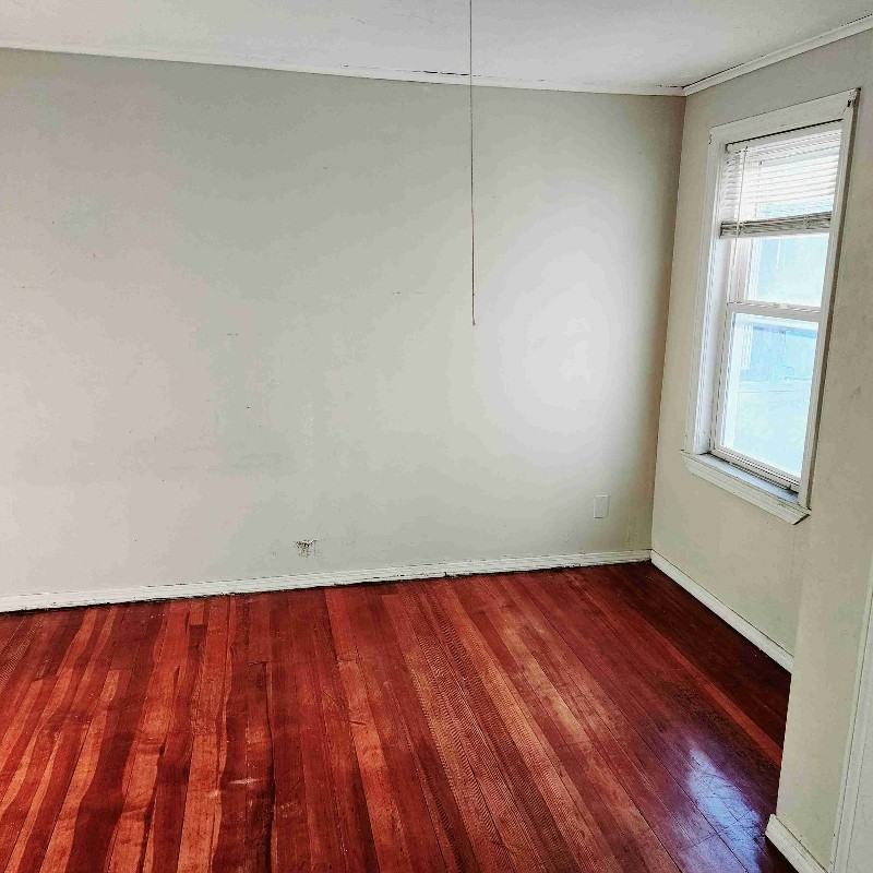 130 Cetral Street - Photo 4 of 7