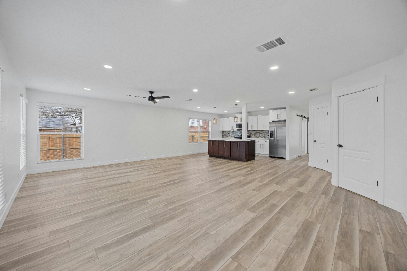 602 Firethorn Ln - Photo 2 of 14