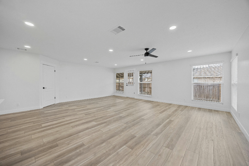 602 Firethorn Ln - Photo 3 of 14