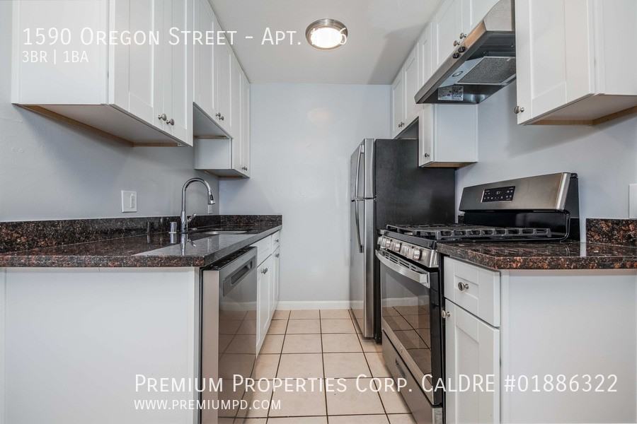 1590 Oregon St #16 - Photo 5 of 31
