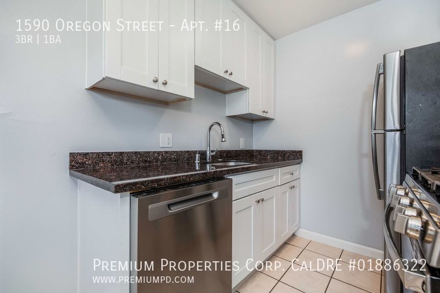 1590 Oregon St #16 - Photo 6 of 31