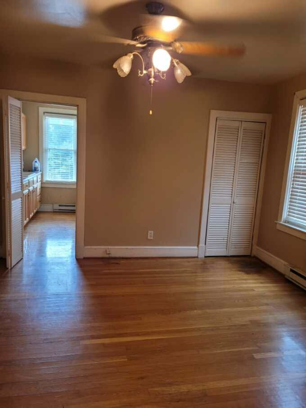 407 W Race St - Photo 5 of 12