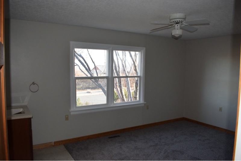 1511 Knight St - Photo 4 of 9