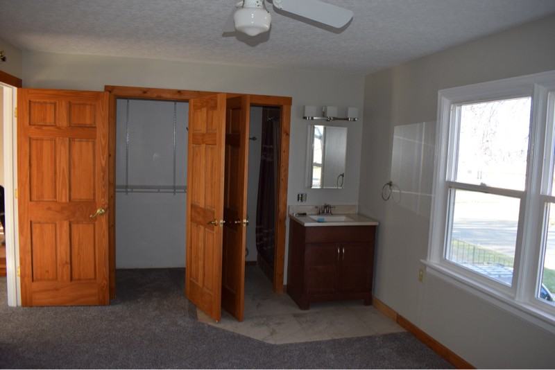 1511 Knight St - Photo 5 of 9