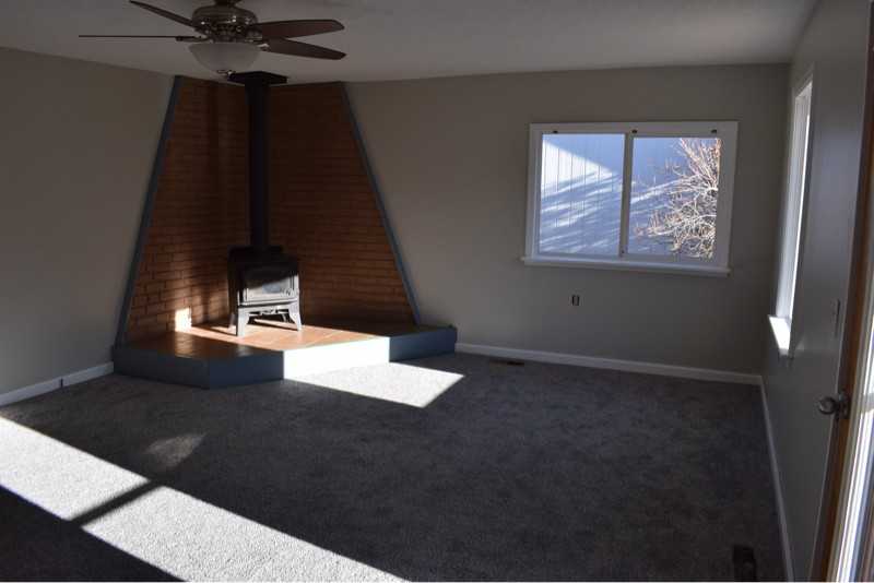 1511 Knight St - Photo 6 of 9