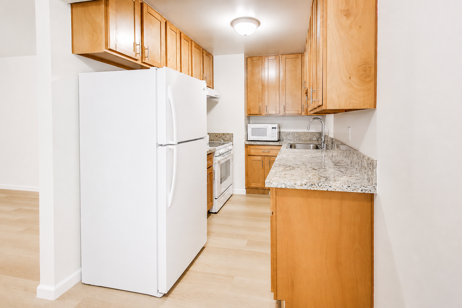 170 Stoakes Ave #04 - Photo 2 of 13