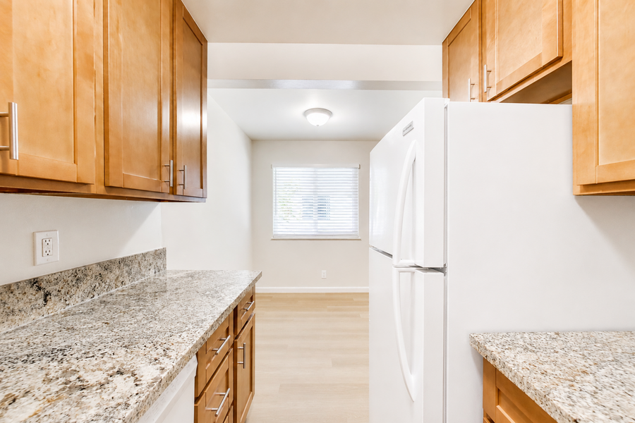 170 Stoakes Ave #04 - Photo 4 of 13