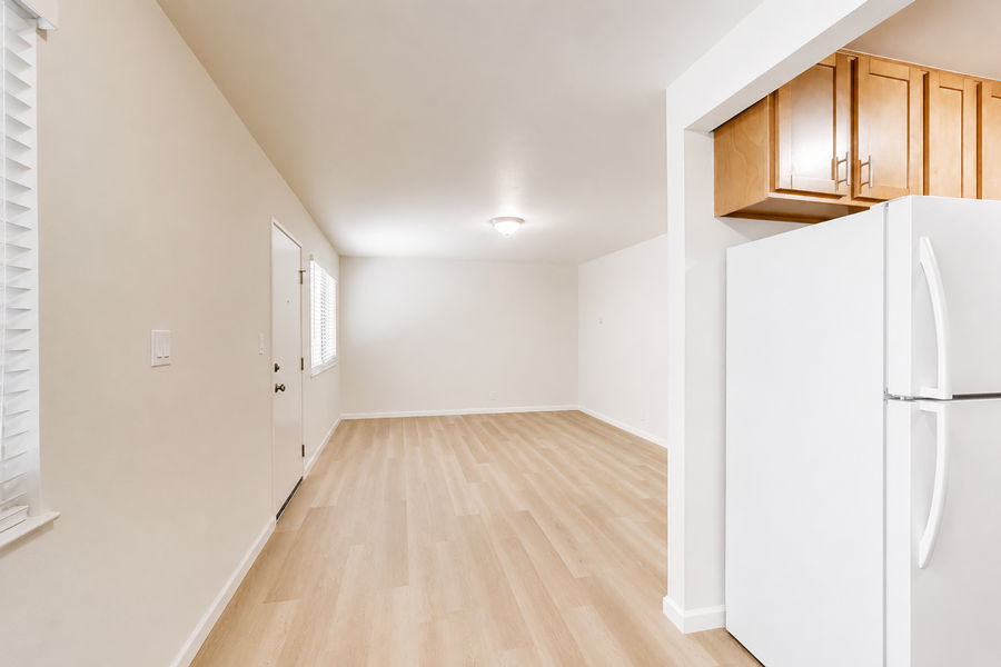 170 Stoakes Ave #04 - Photo 5 of 13
