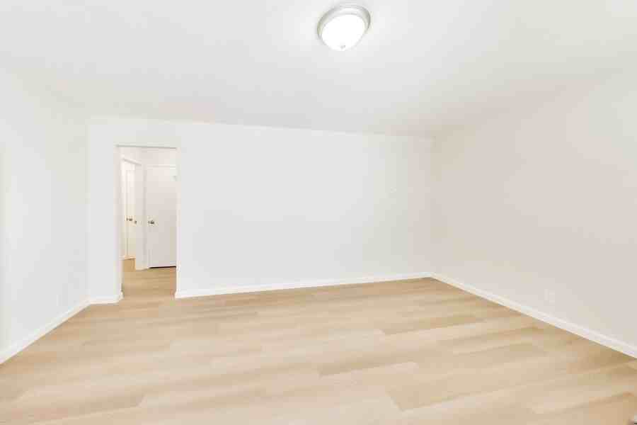 170 Stoakes Ave #04 - Photo 6 of 13