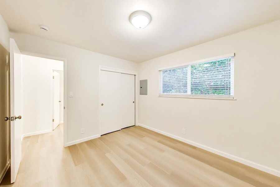 170 Stoakes Ave #04 - Photo 7 of 13