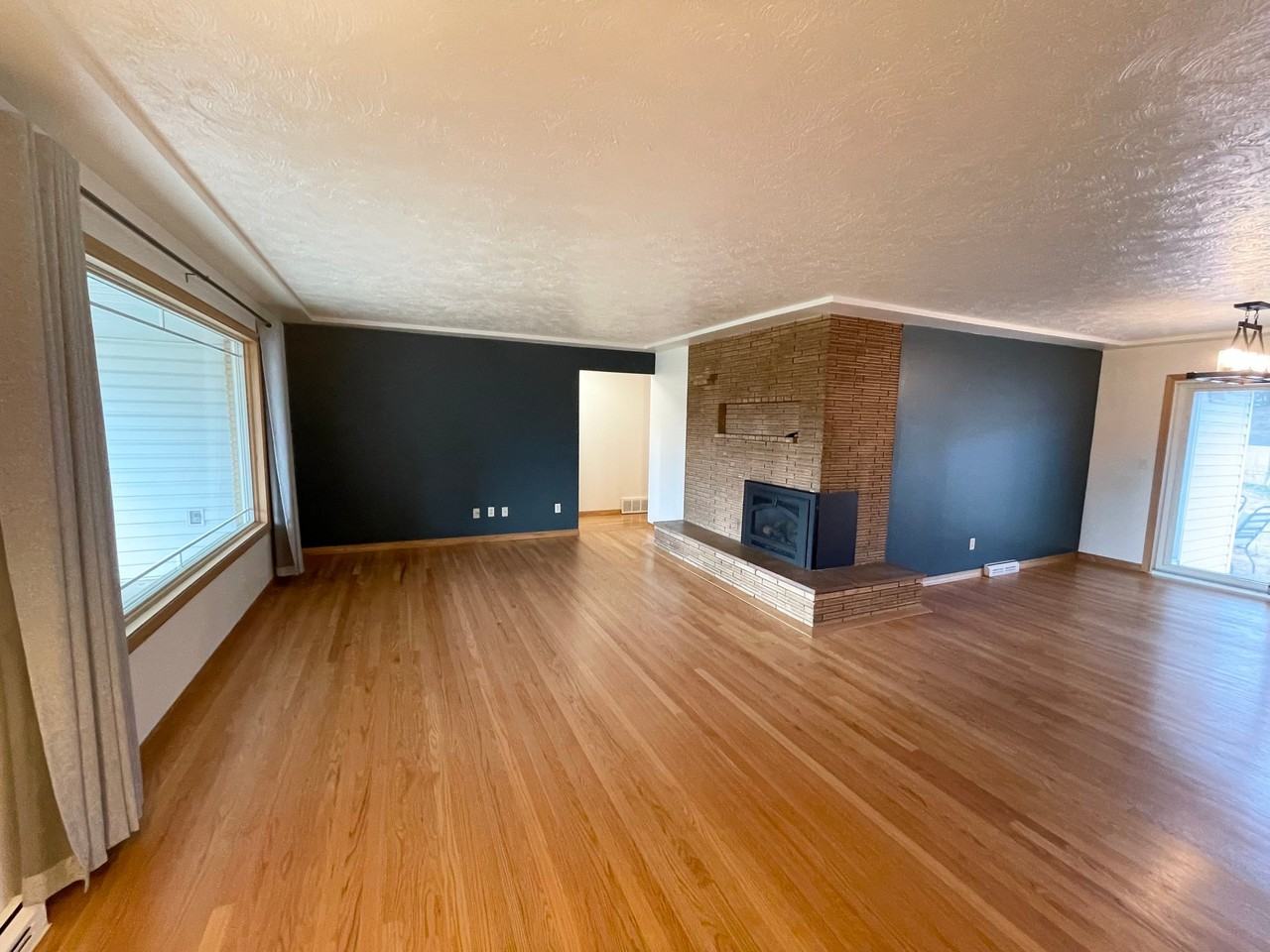 3332 W Elmhurst Ave - Photo 5 of 19