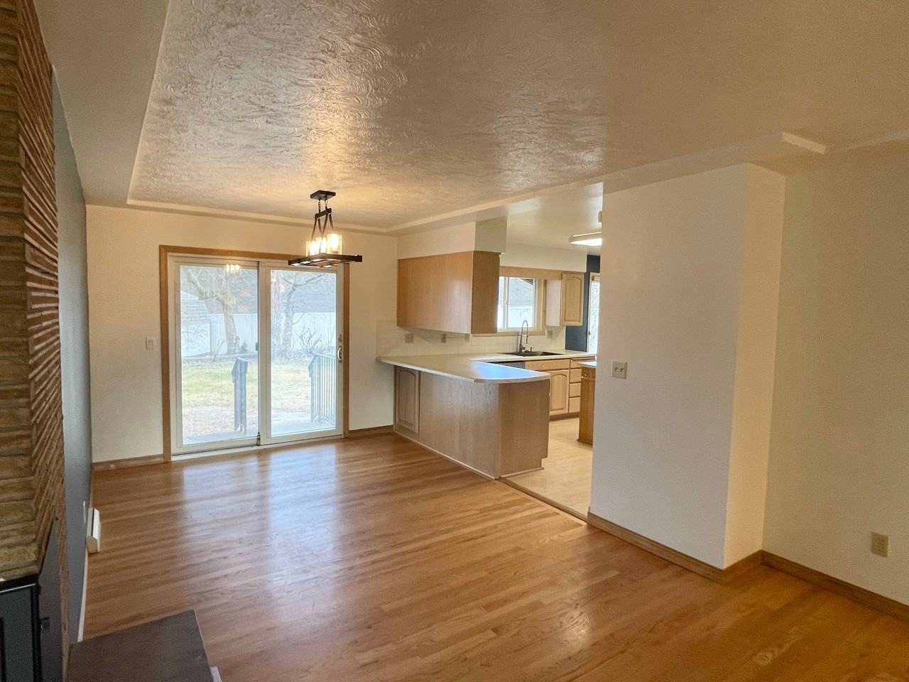 3332 W Elmhurst Ave - Photo 6 of 19