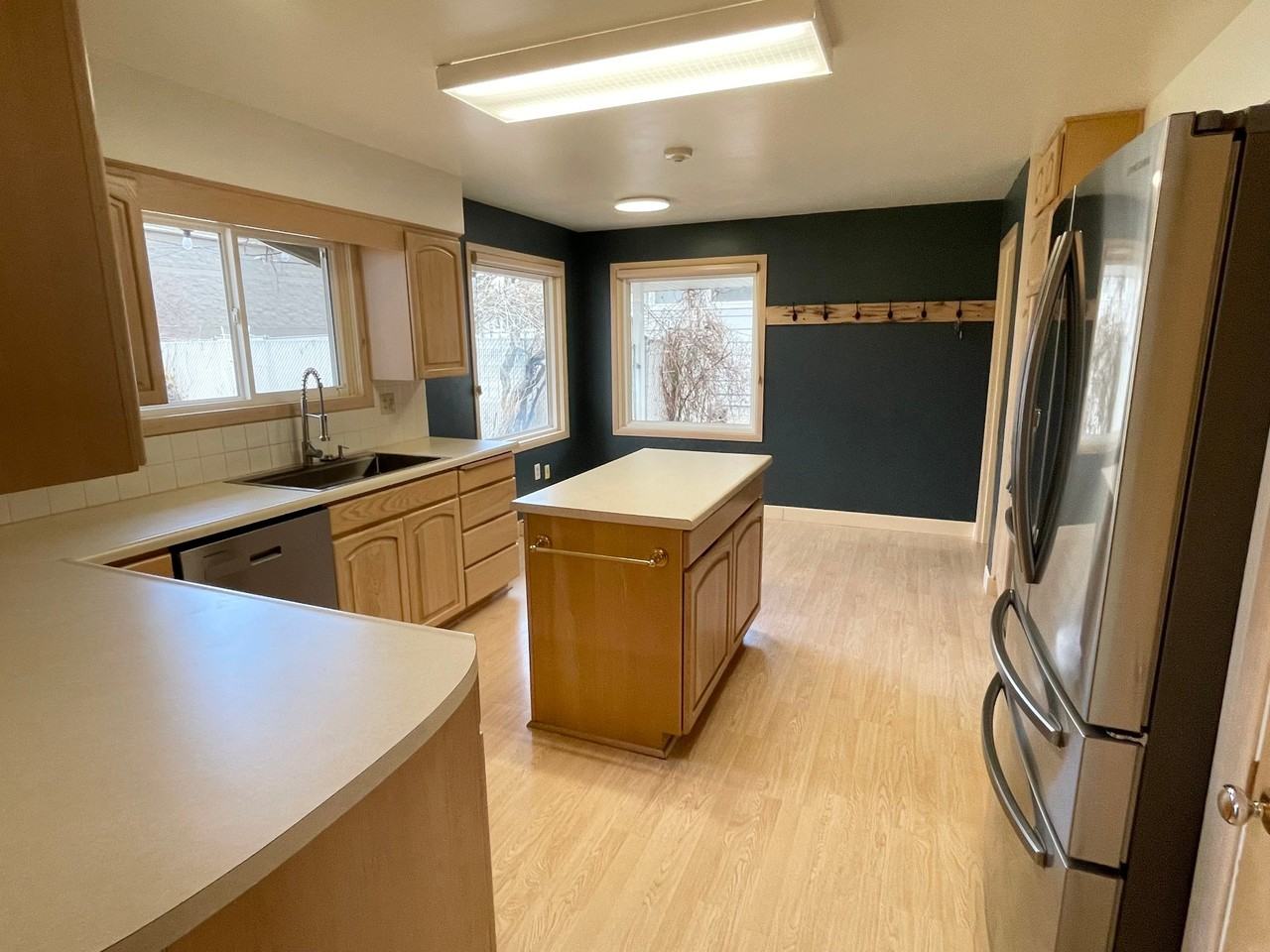 3332 W Elmhurst Ave - Photo 7 of 19