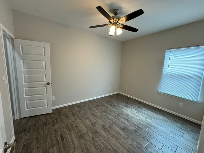 433 E Acacia St #4 - Photo 7 of 11