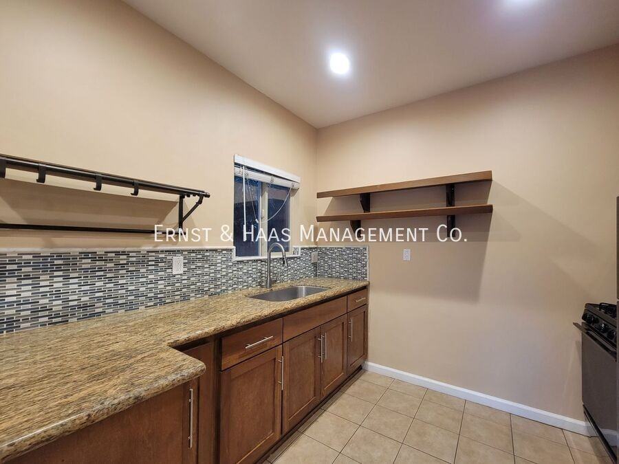 930 E Broadway - Photo 5 of 9