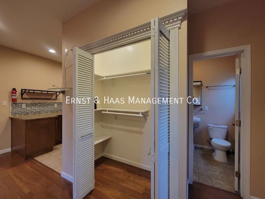 930 E Broadway - Photo 7 of 9